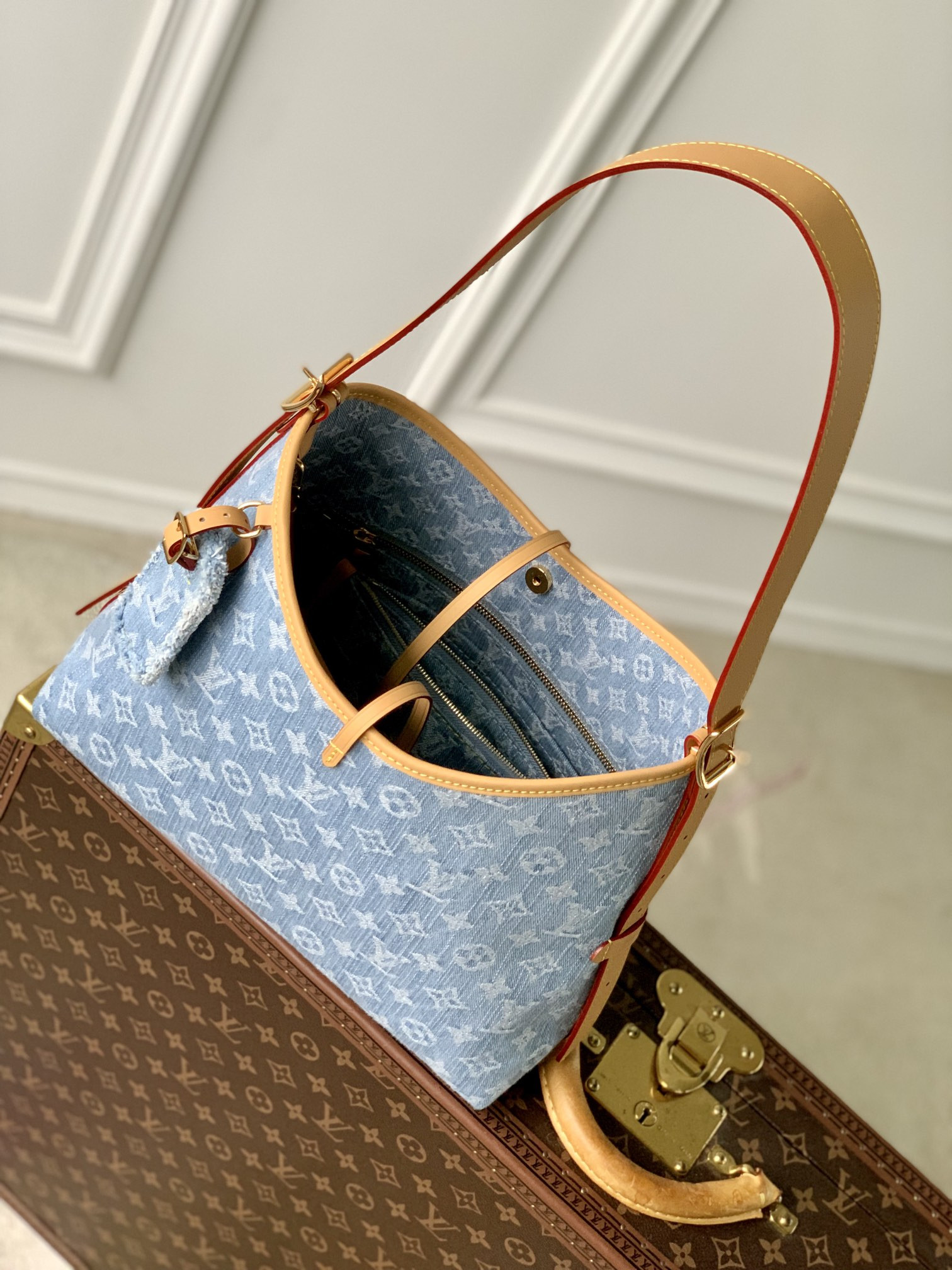 LV CarryAll PM M11462  11.4 x 9.4 x 4.7 in