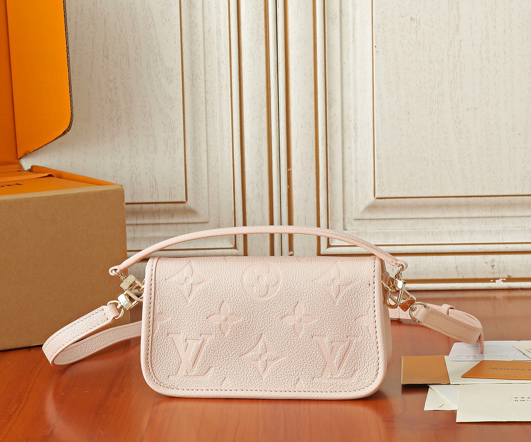 LV Nano Diane M83566 7.5 x 4.1 x 2.4 in