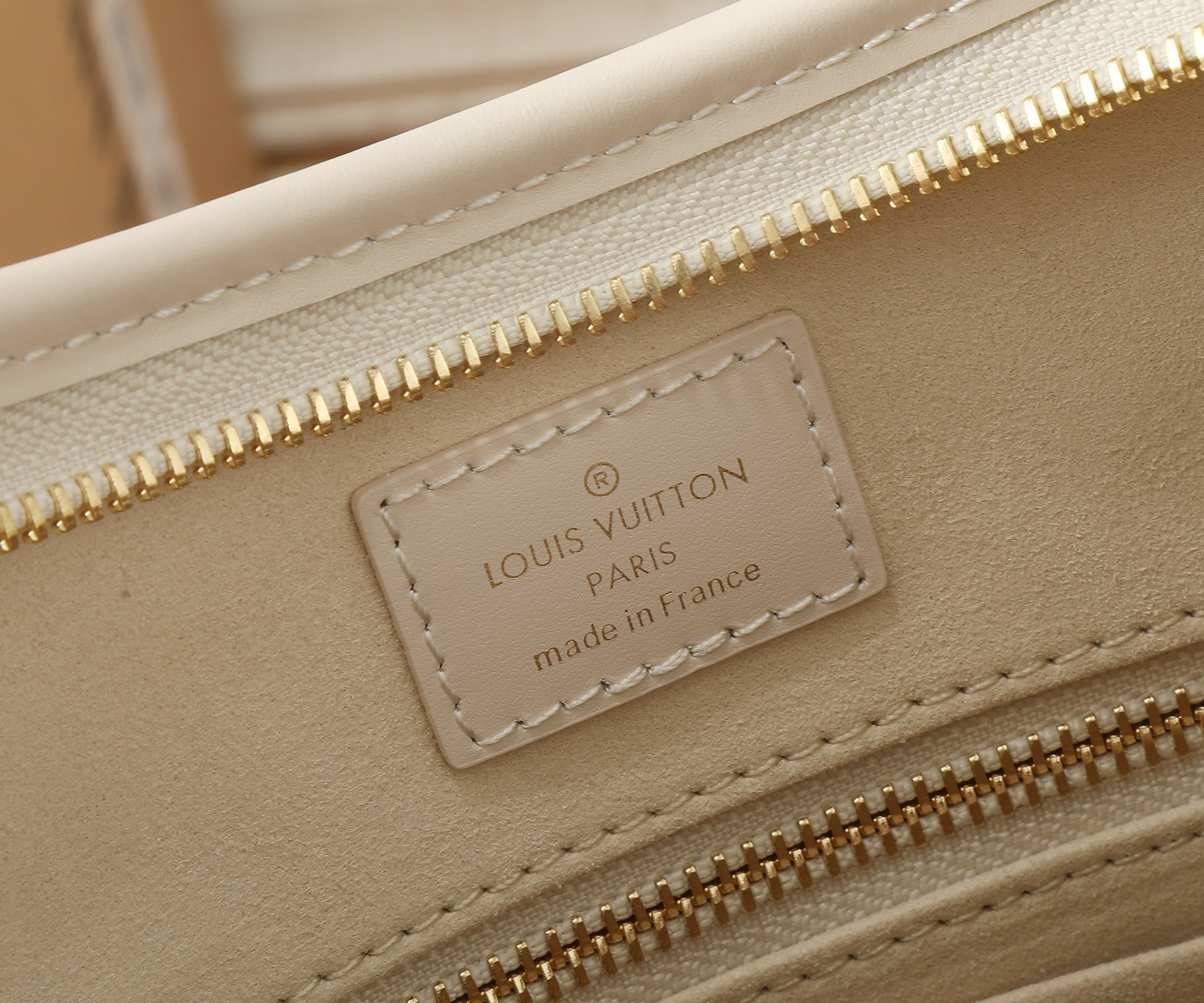 LV CarryAll PM M24652 11.6 x 9.4 x 4.7 in