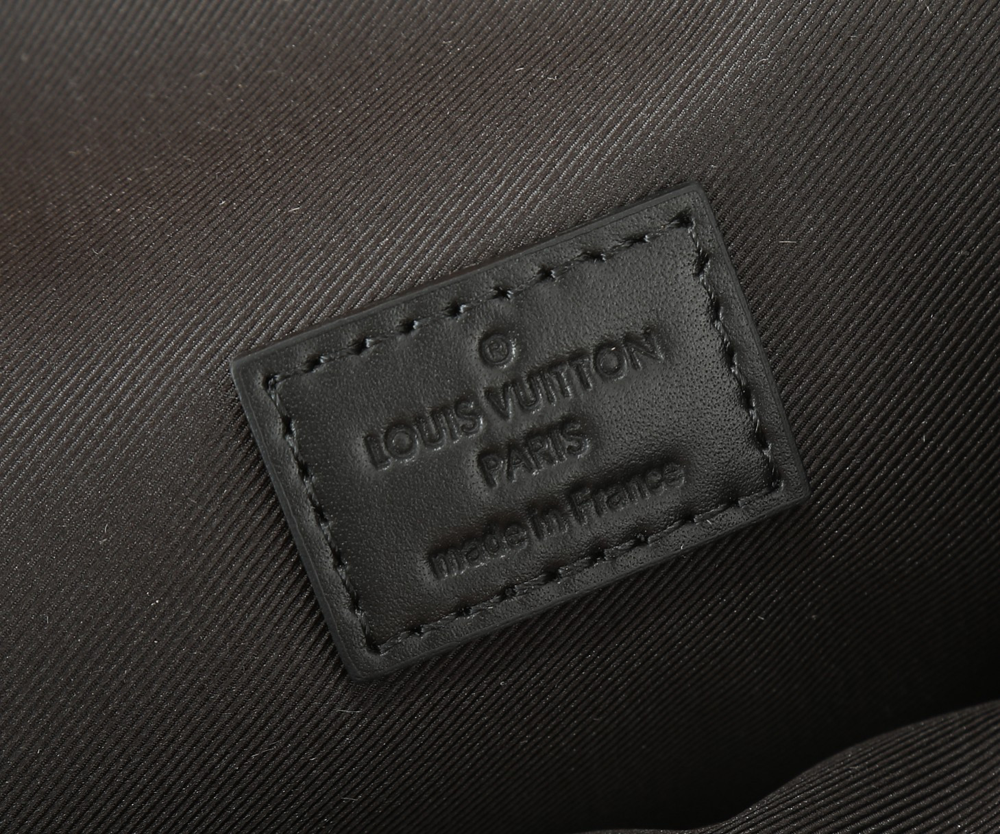 LV Montsouris Wearable Wallet M83567 8.7 x 4.7 x 2.4 in