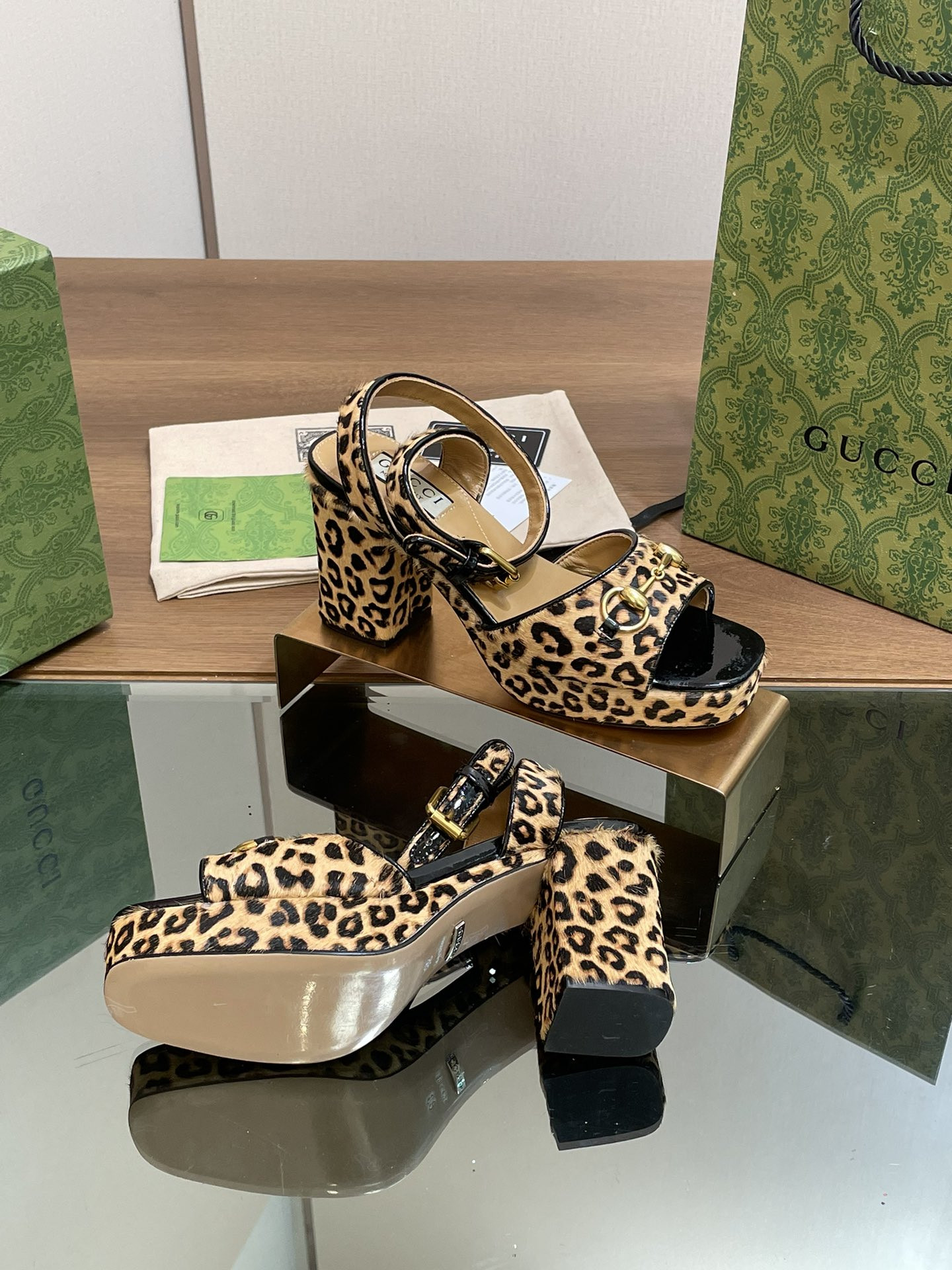 ua G*u*i horsebit platform sandal