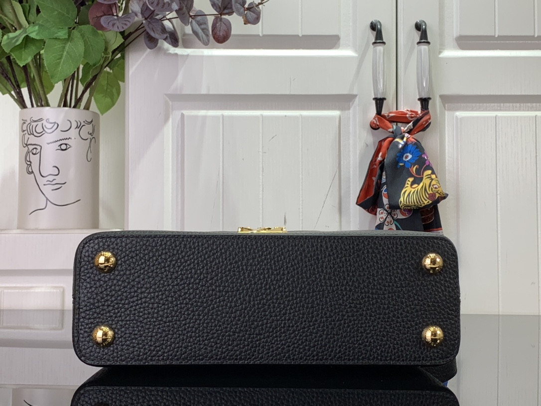 LV Capucines Mini M24698  27x18x9 cm