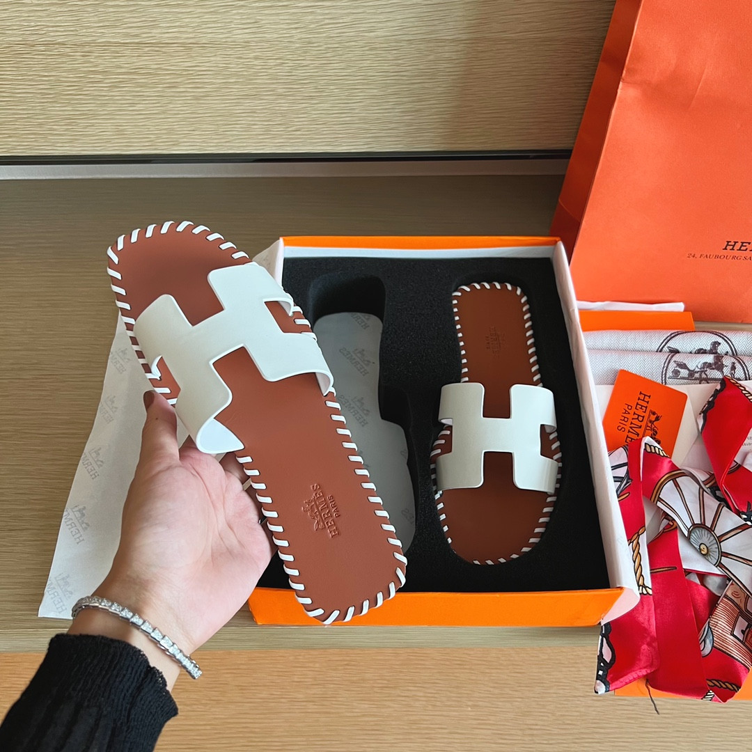 UA Hermès Oran sandal