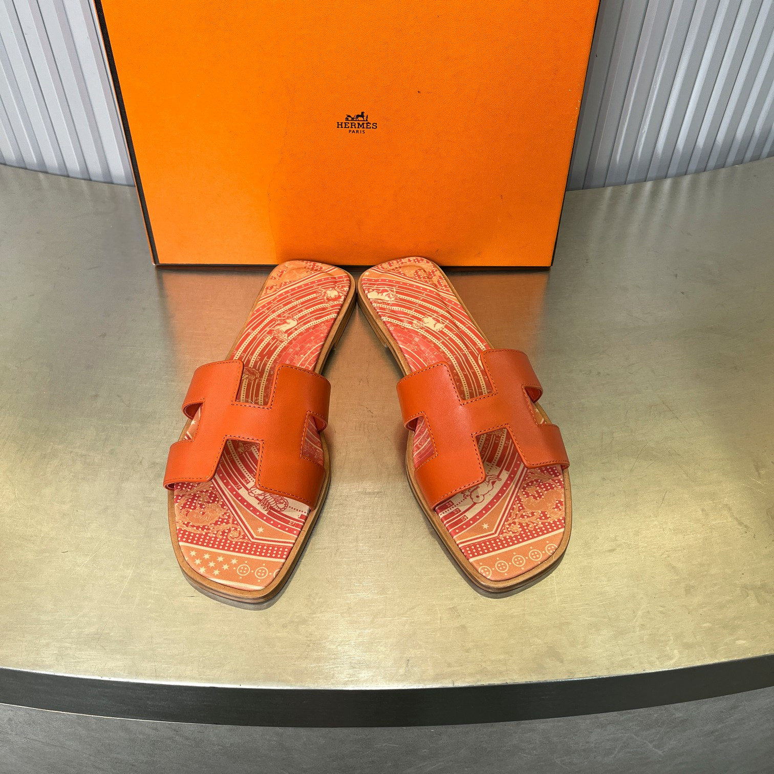 UA Hermès Oran sandal
