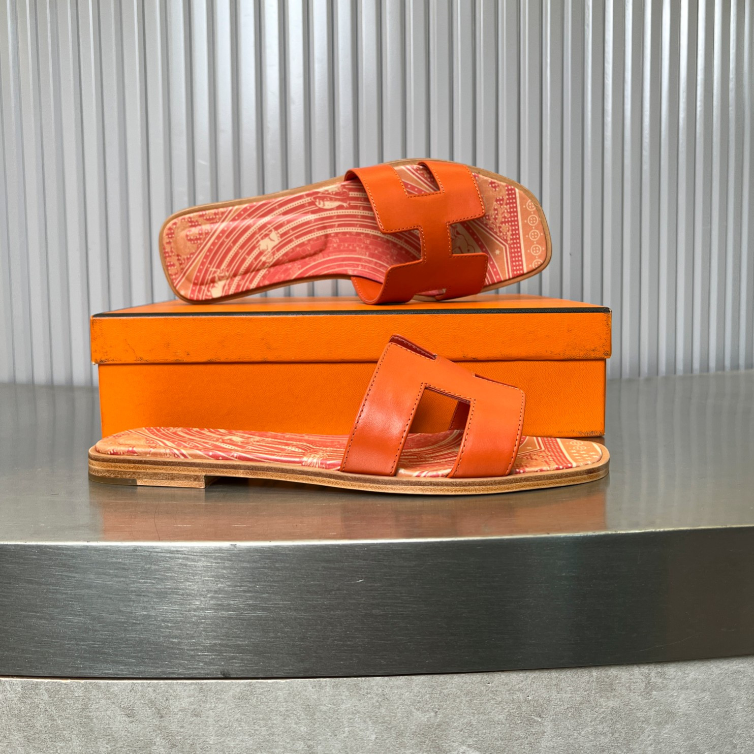UA Hermès Oran sandal