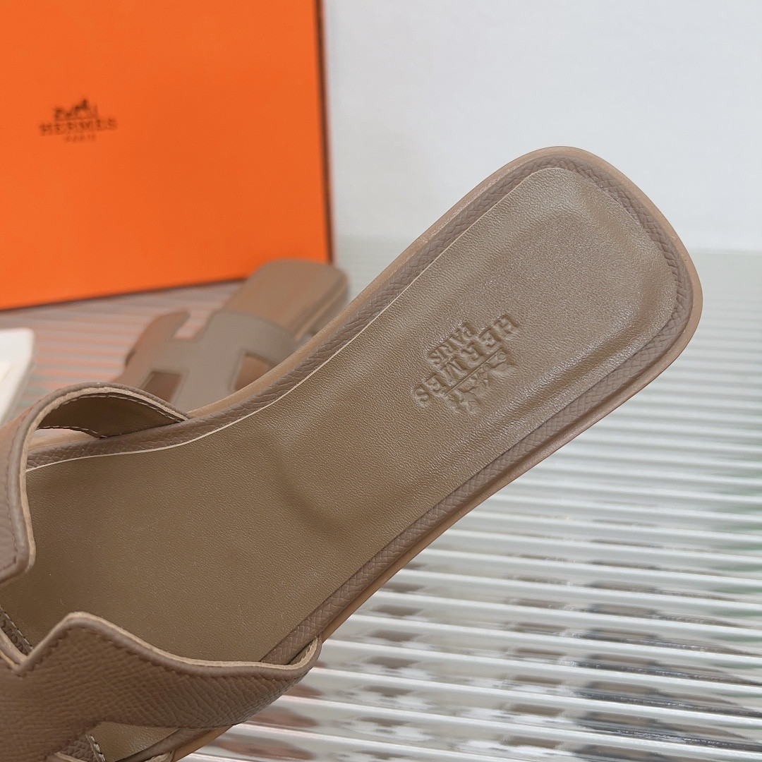 UA Hermès Oran sandal