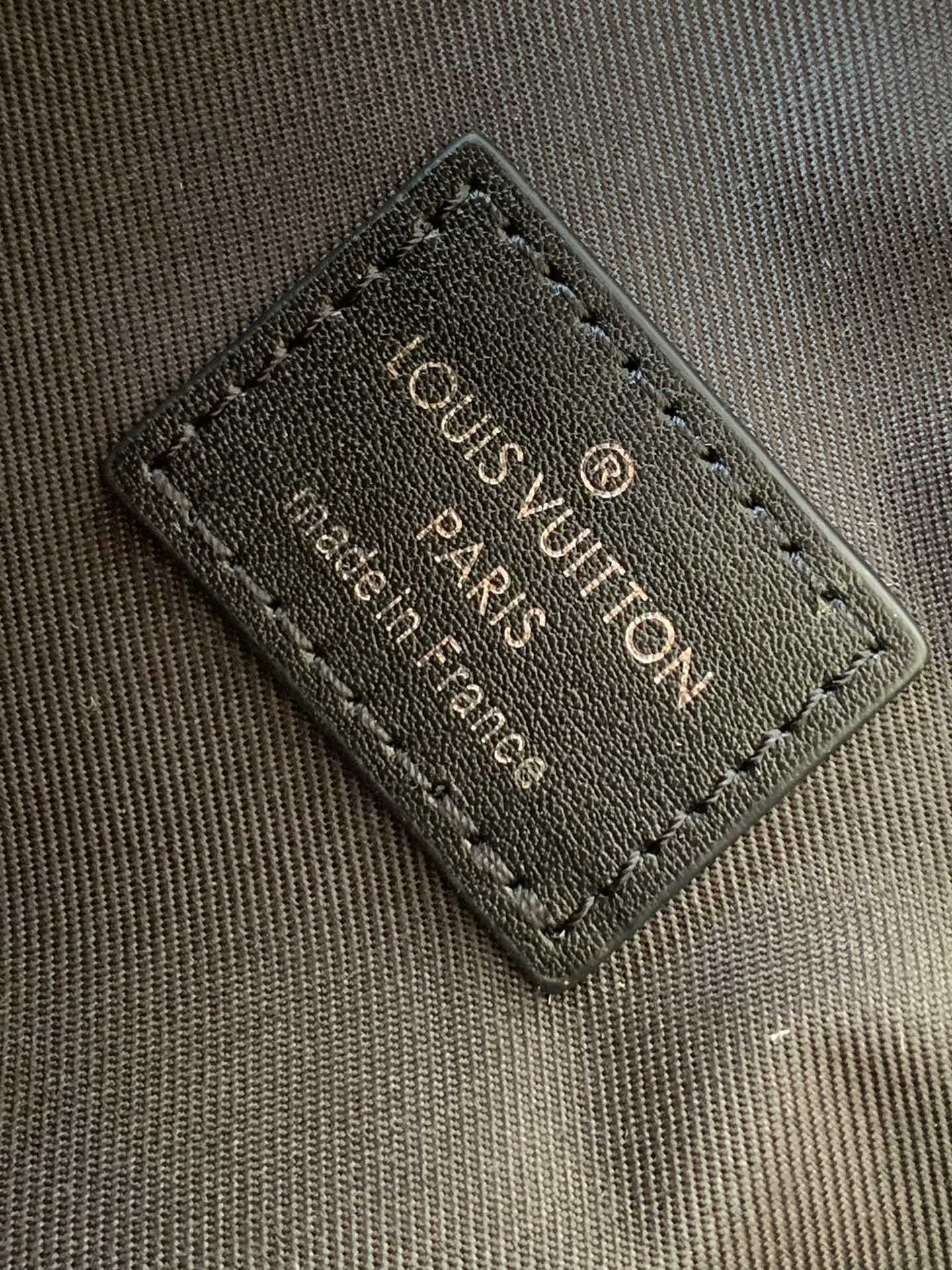 LV Steamer Wearable Wallet M81746 18×11×6.5cm