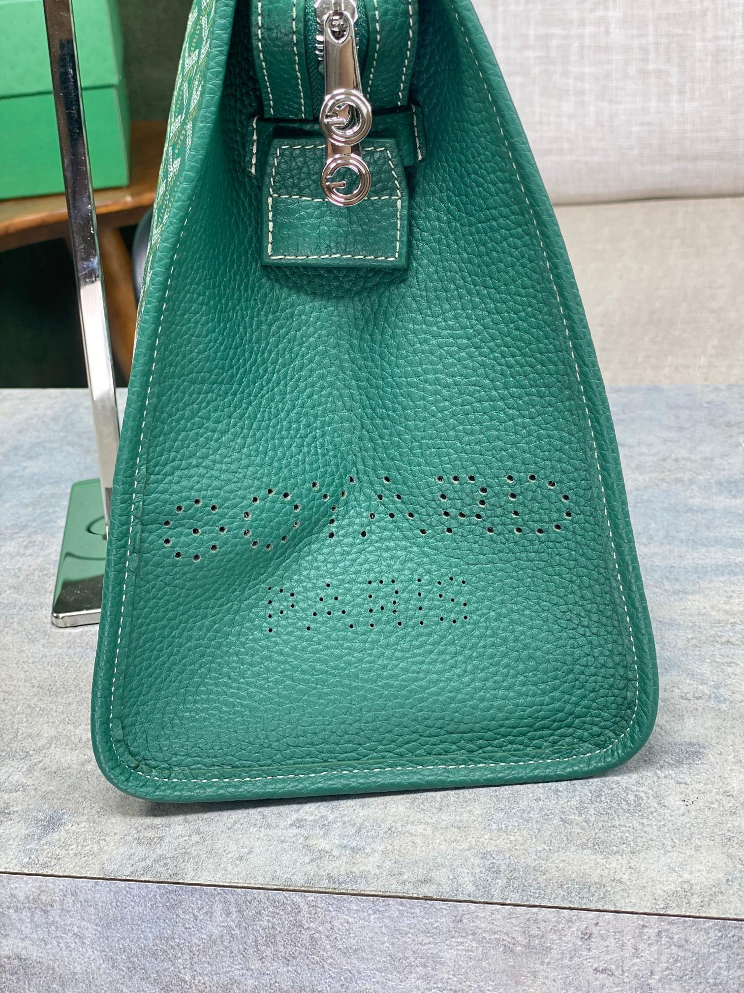 Go*ard chic du chien 41x30x16.5cm