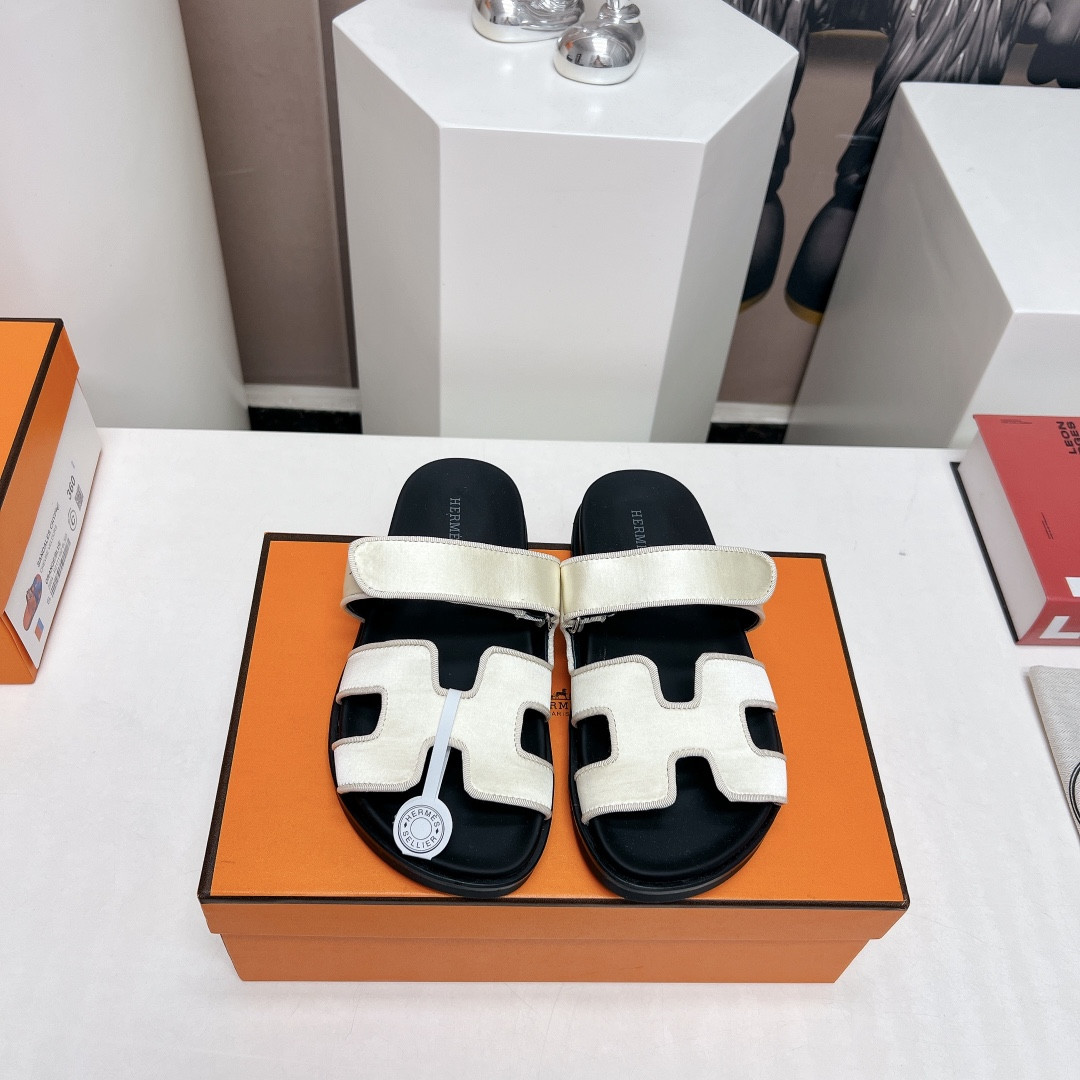 UA Hermès Chypre sandal