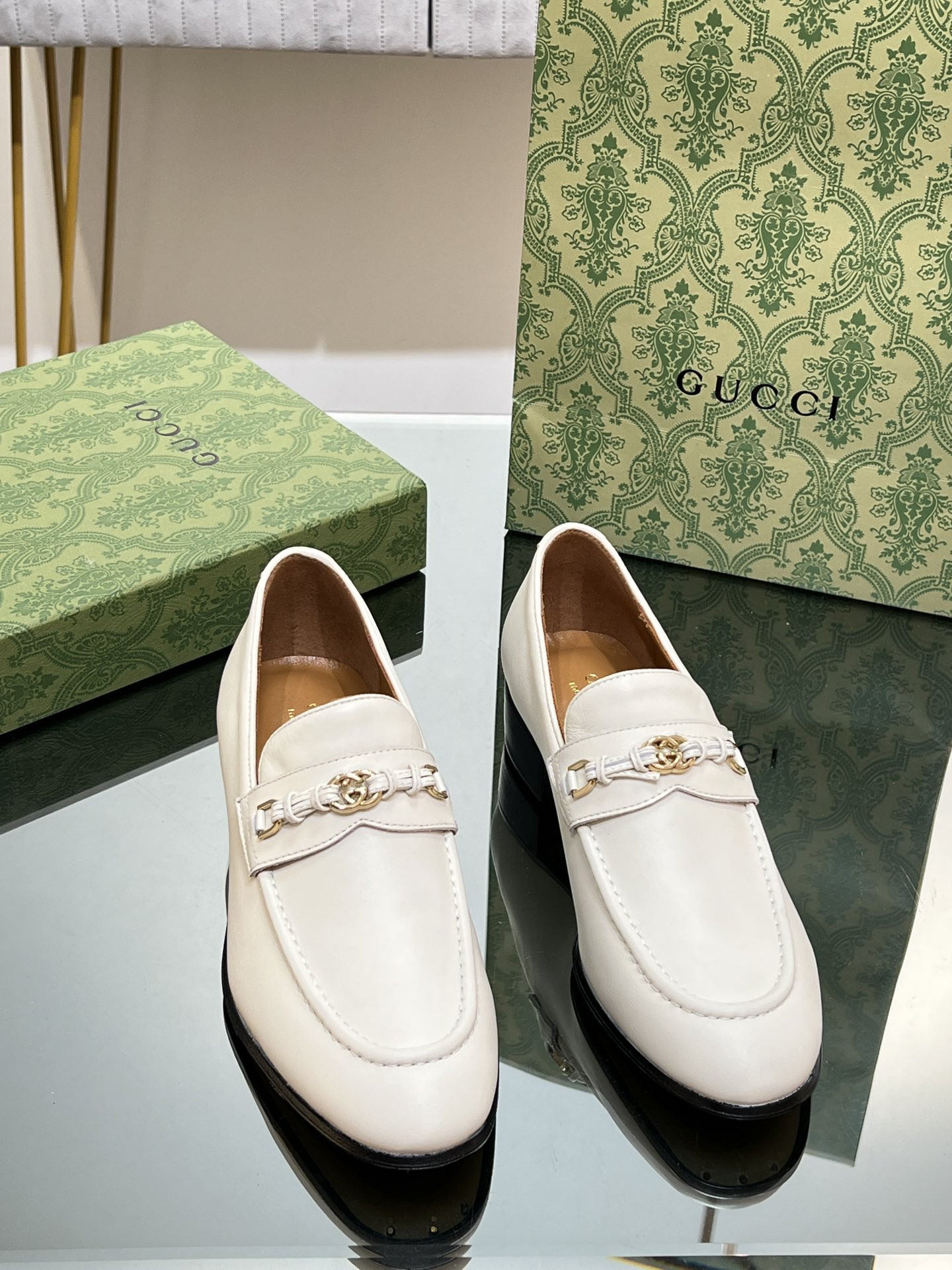 ua G*u*i interlocking g loafer