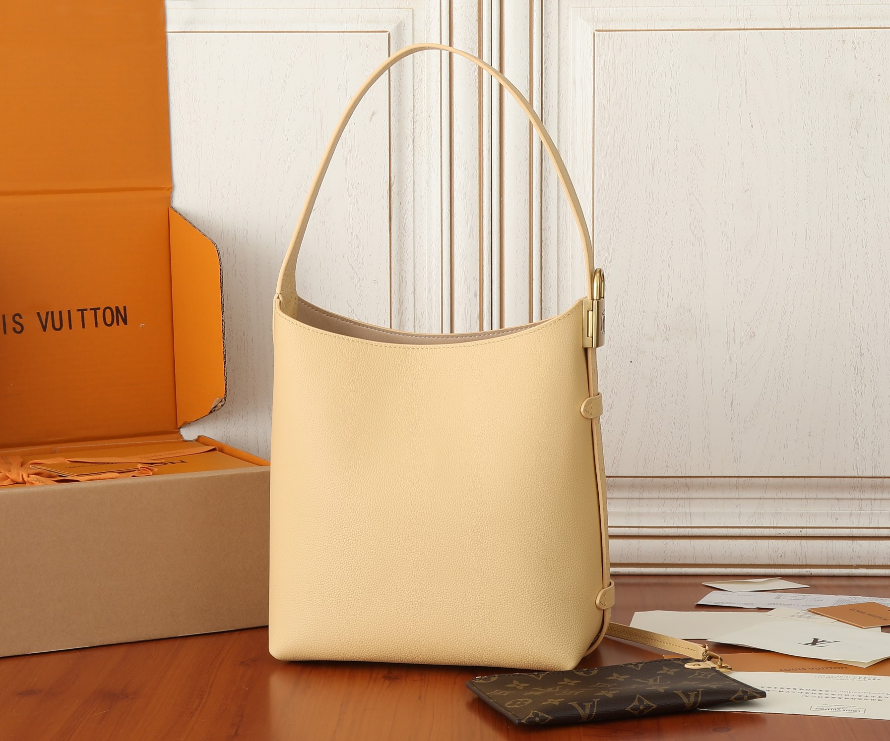 LV Low Key Hobo M25353 24x28x16CM