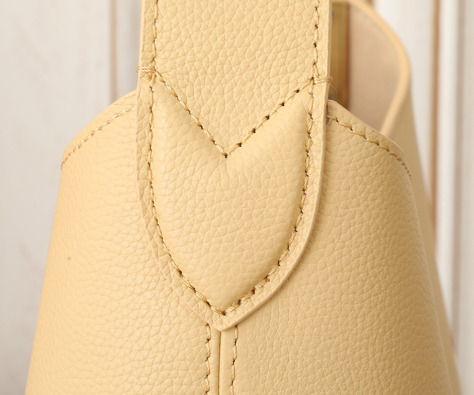 LV Low Key Hobo M25353 24x28x16CM