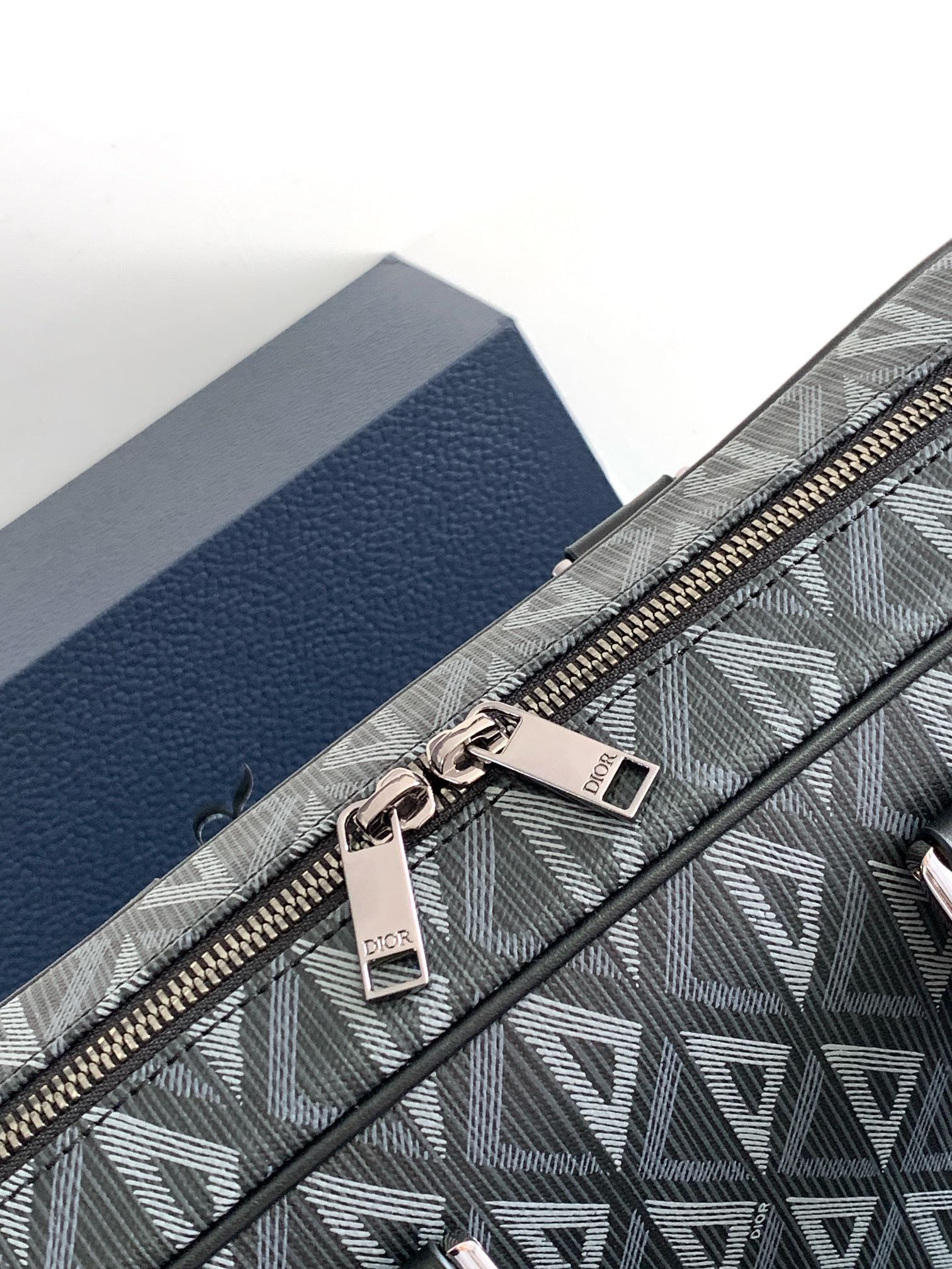 d*or zipped briefcase black cd Di*m*nd canvas and black grained calfskin 37 x 28 x 6 cm