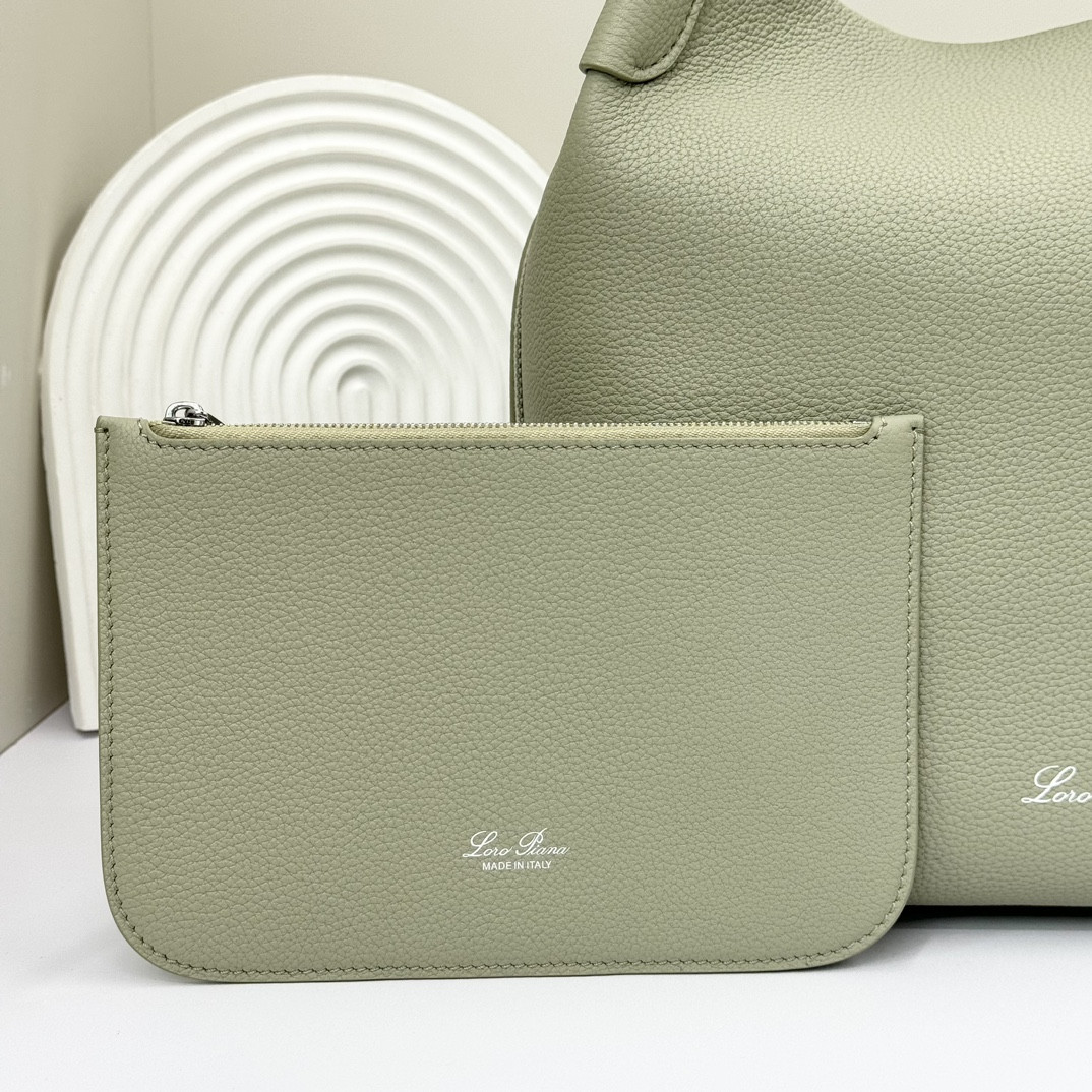 L**o p*ana large bale bag grained calfskin 24 x 20 x 27 cm