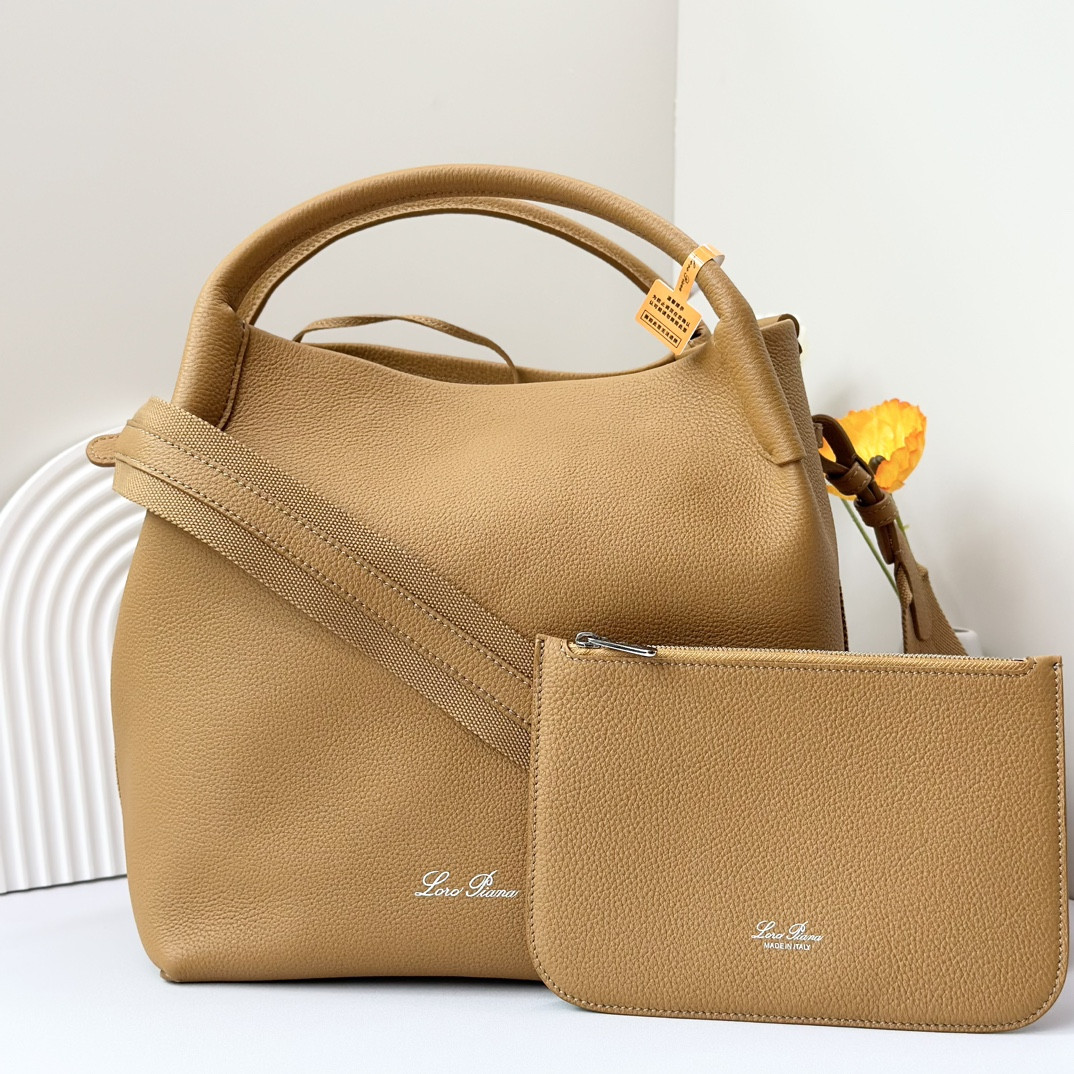 L**o p*ana large bale bag grained calfskin 24 x 20 x 27 cm