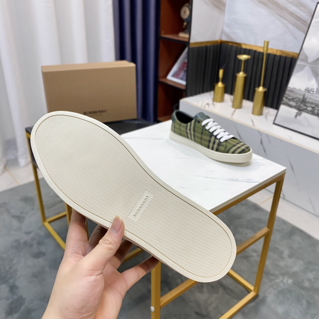 ua B**rry check and leather sneakers