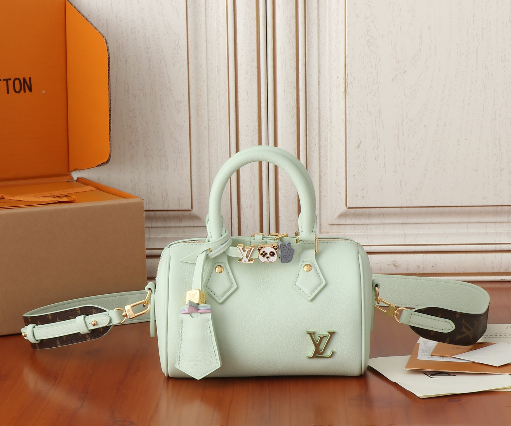 LV Speedy 18 M24605 18x12.5x11CM