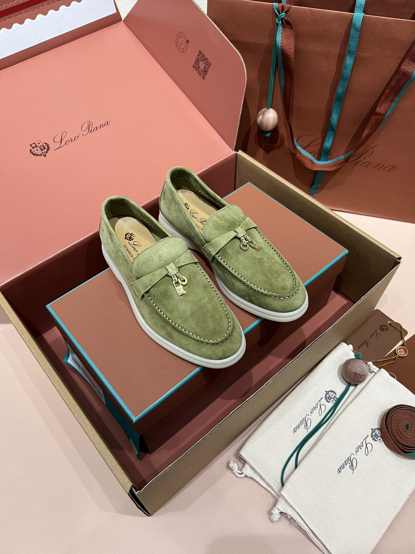 ua L**o p*ana summer charms walk loafers