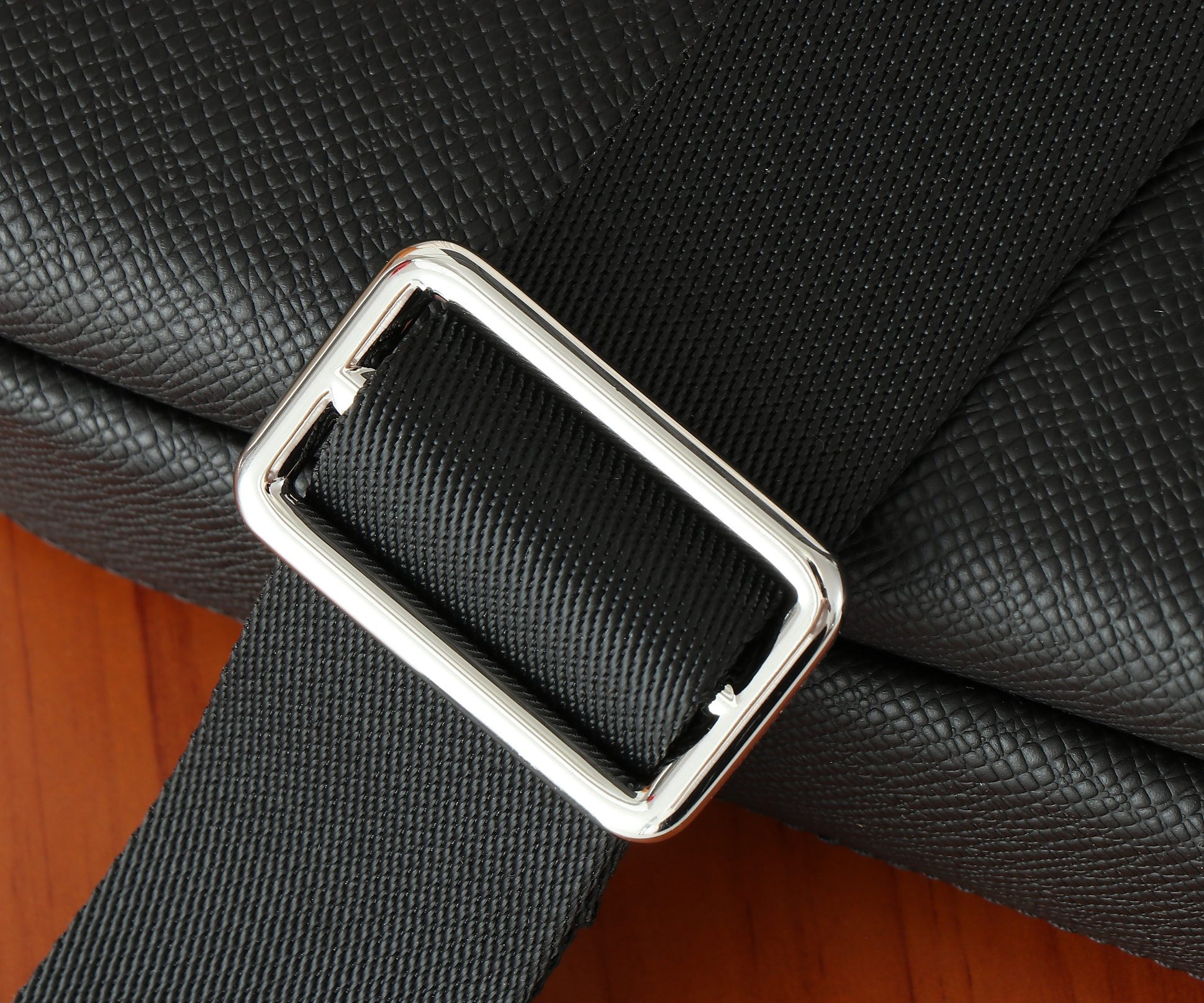 LV District M11657 22.5x15.5x7.5CM