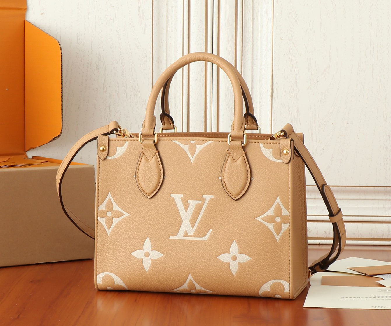 LV OnTheGo PM M12513 24.9 x 19.1 x 11.4 cm