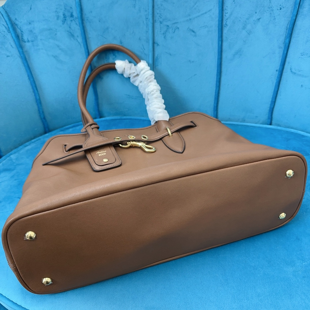 Miu Miu aventure nappa 31X40X13CM