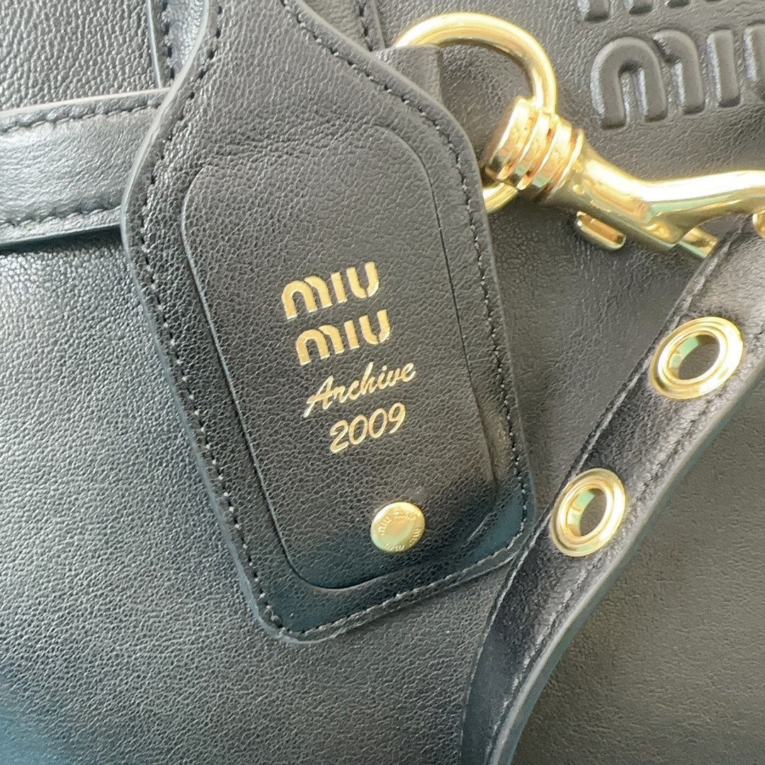 Miu Miu aventure nappa 31X40X13CM