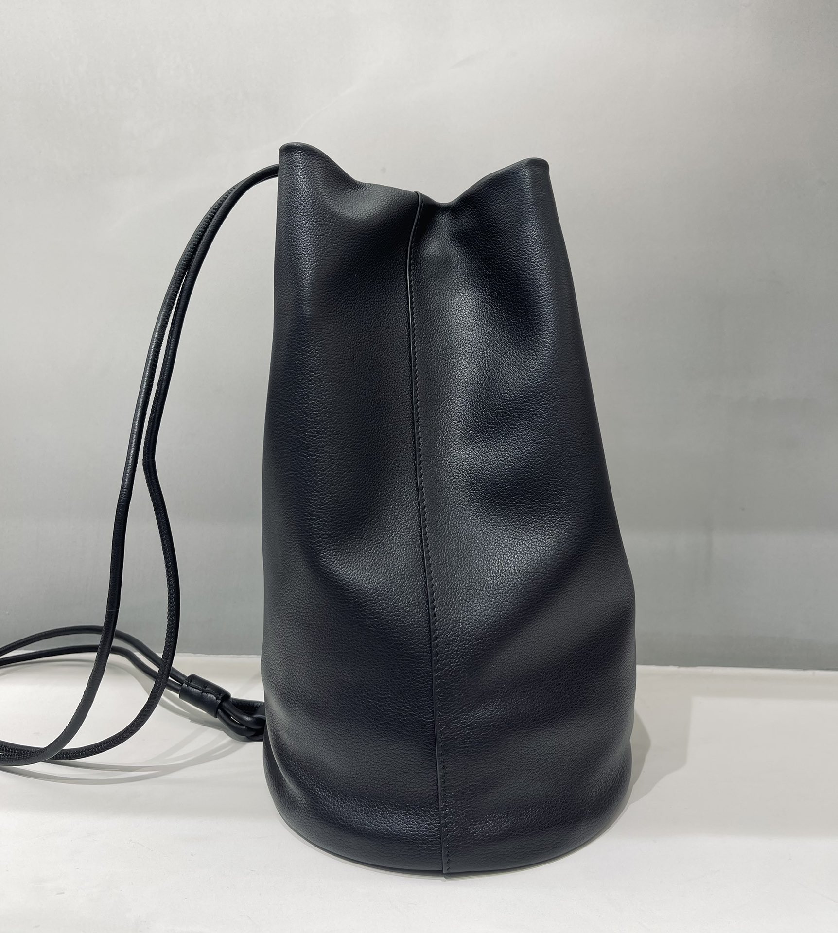 T*e R0w park tote bag in leather 25x31x16cm