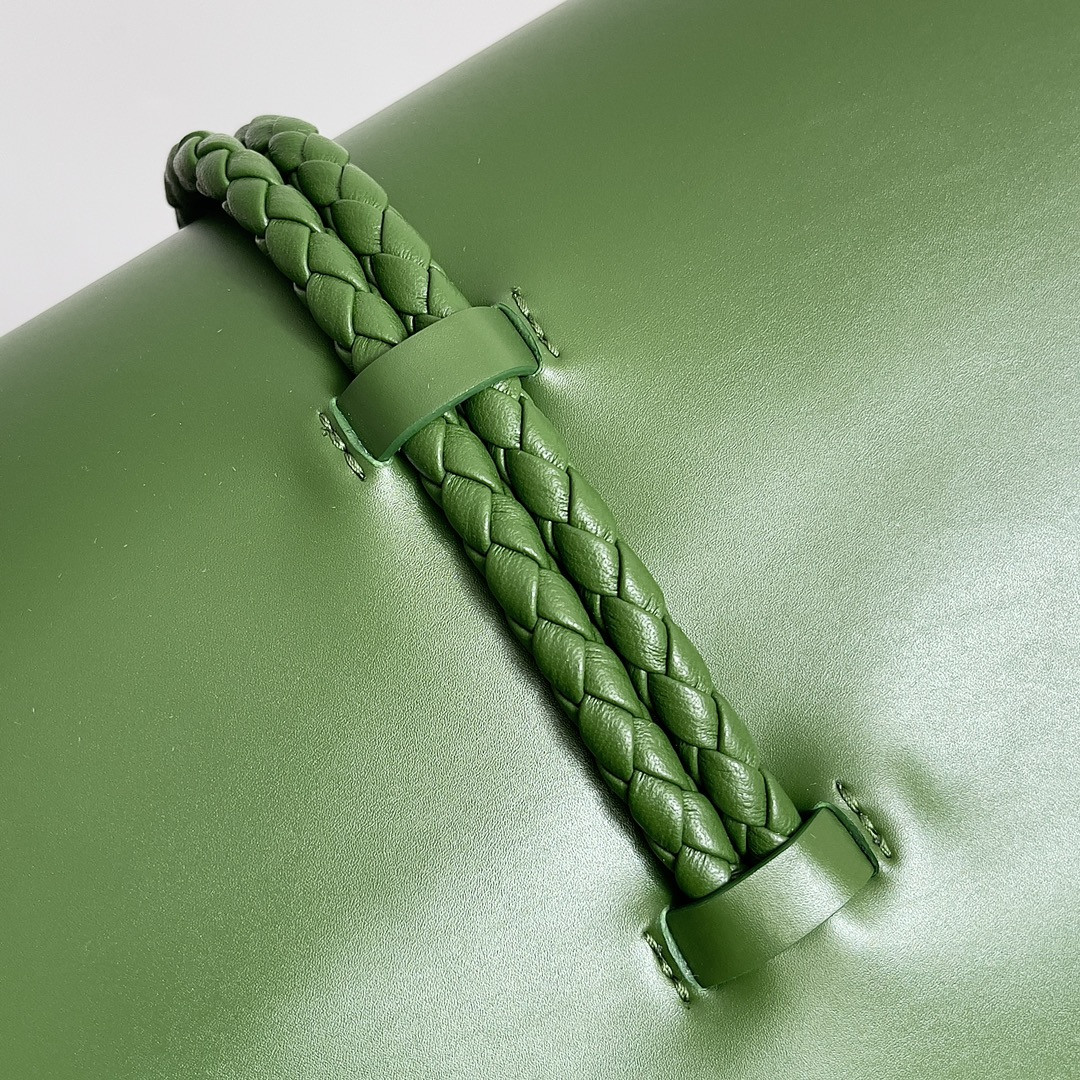 bo*te*ga Ve*ne*ta liberta 23 x 35 x 6cm