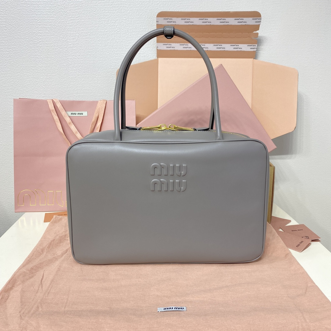 Miu Miu Leather Beau bag 23x34x10cm