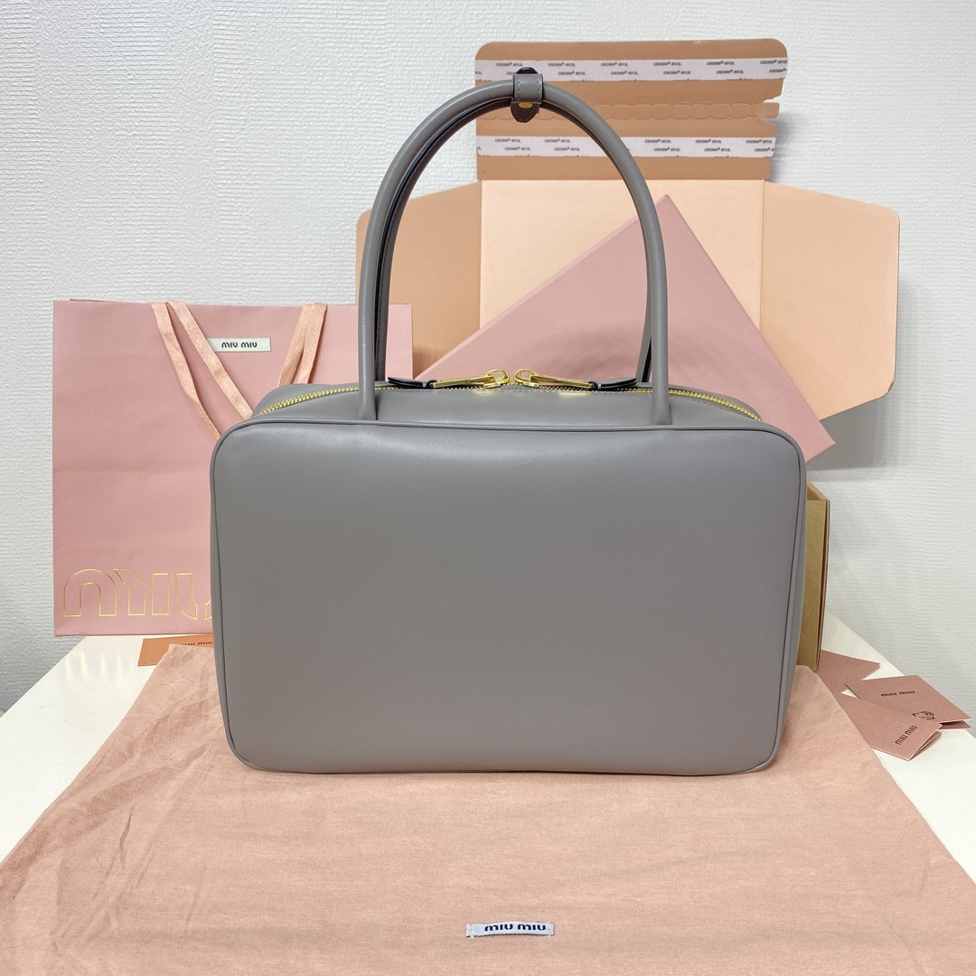 Miu Miu Leather Beau bag 23x34x10cm