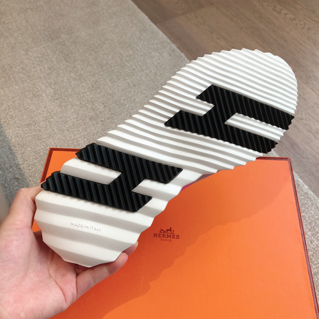 UA Hermès Bouncing Sneaker