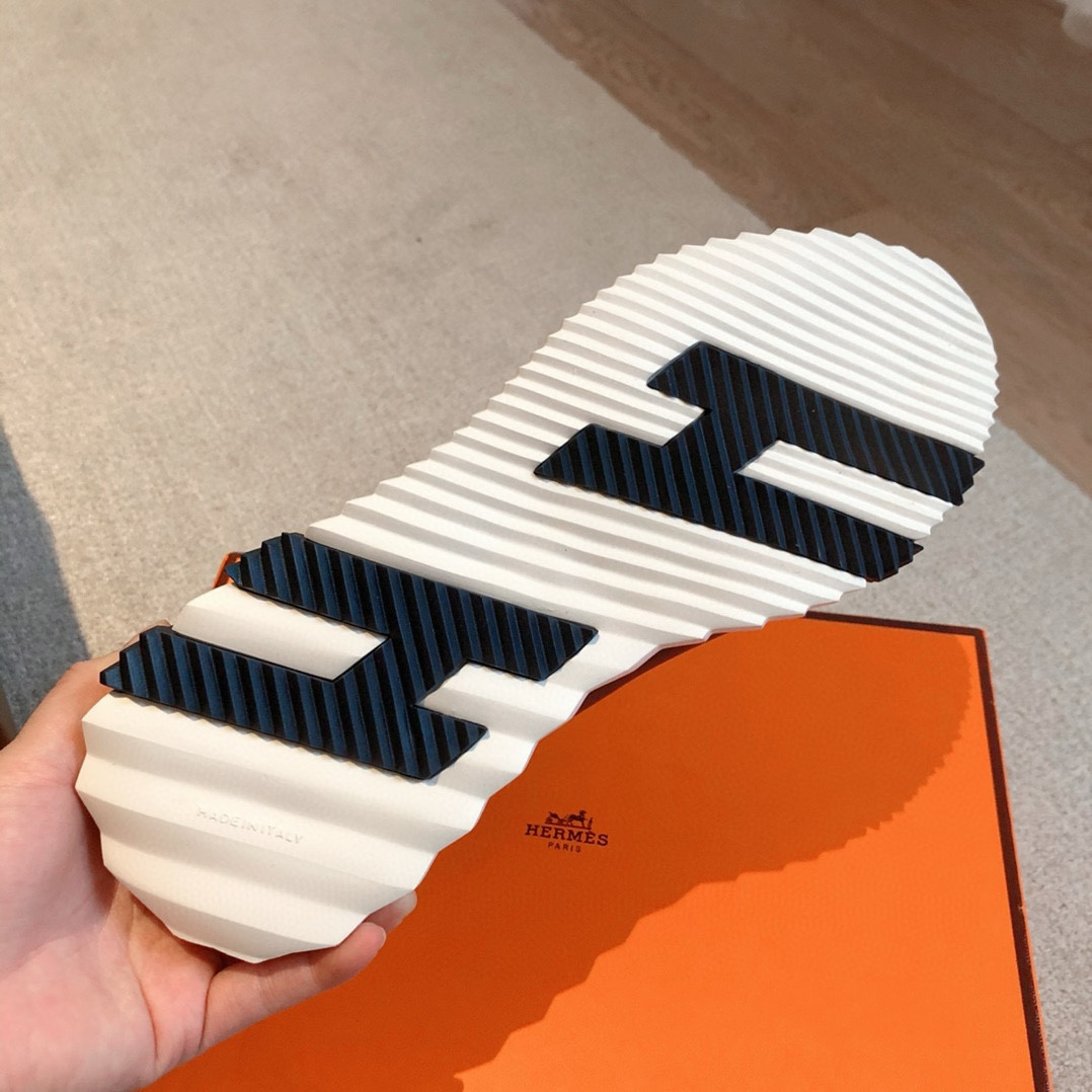 UA Hermès Bouncing Sneaker