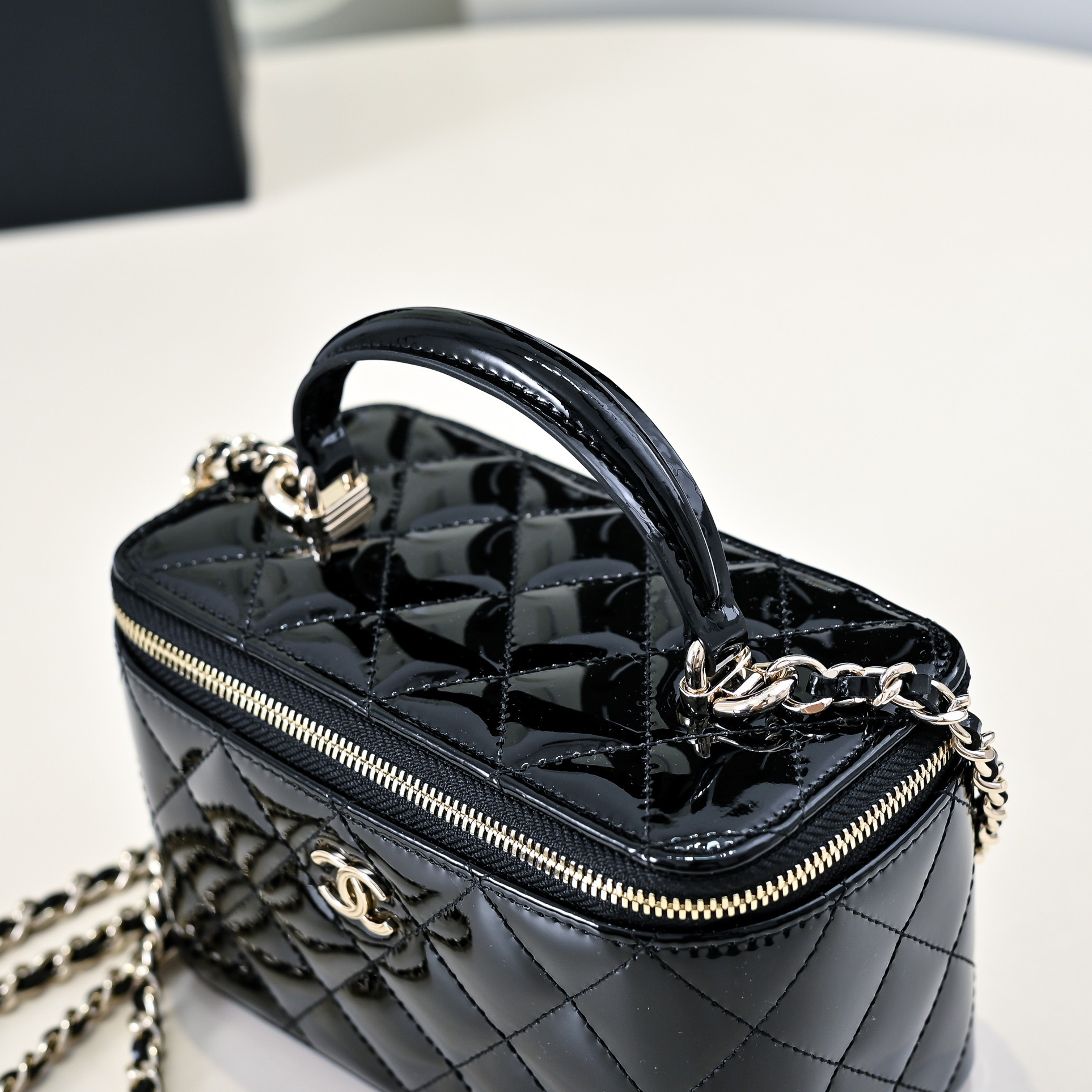 Ch*el long vanity with chain 16.5x10x8cm