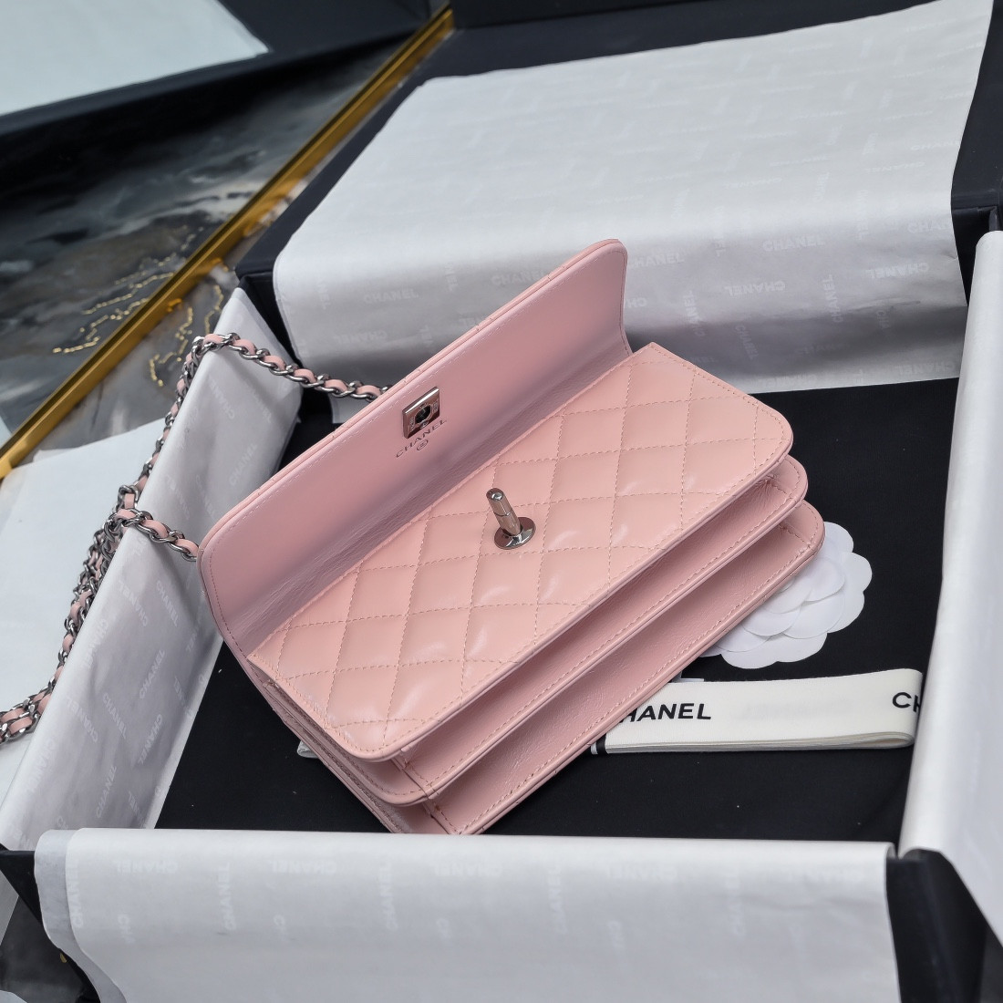 Ch*el clutch with chain 18.5x11x6cm