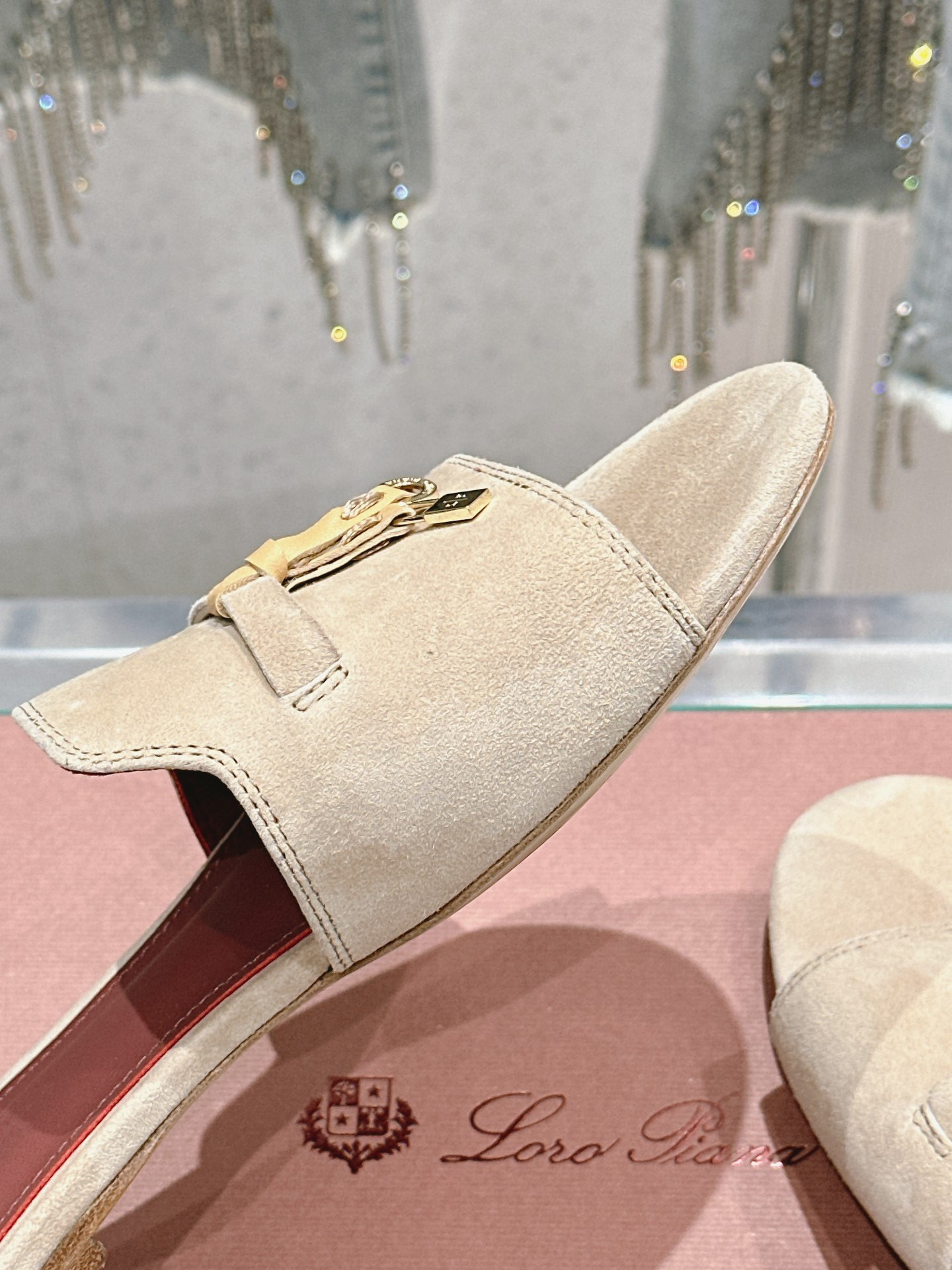 ua L**o p*ana summer charms sandal