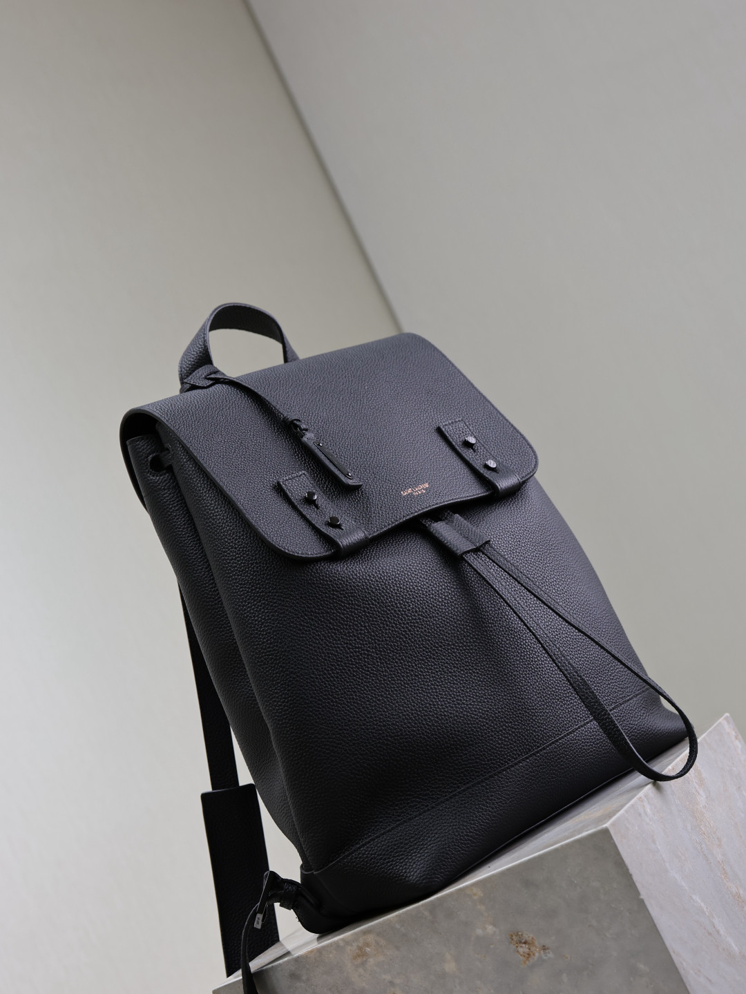 Y*L sac de jour backpack in grained leather 29 x 37.5 x 14 cm