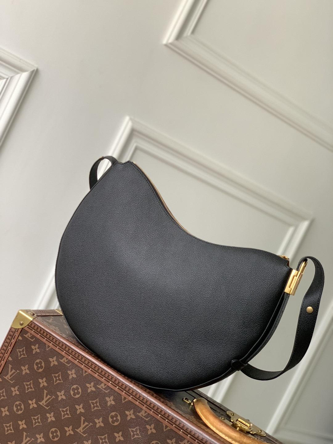 LV Low Key Cookie MM M14417 32x26x5cm