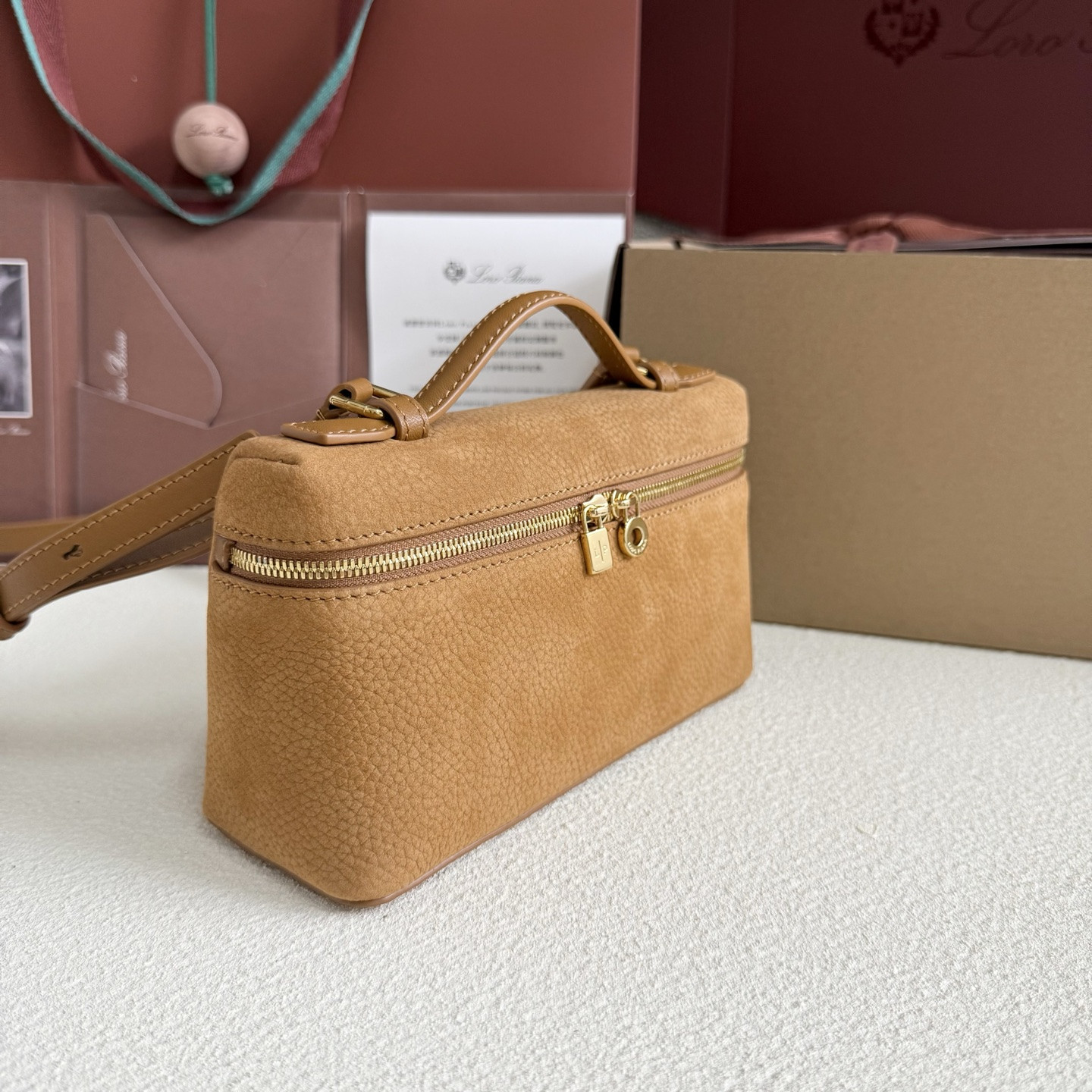 L**o p*ana extra pocket l19 grained calfskin 11 x 19 x 6.5 cm