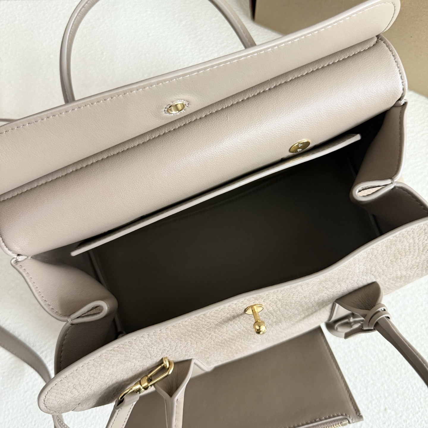 L**o p*ana loom l25 calfskin 25x18x12.5cm