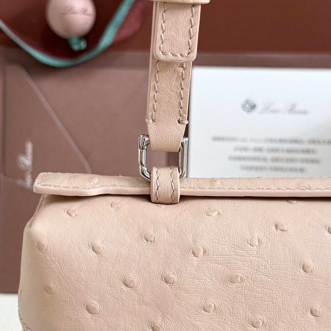 L**o p*ana extra pocket l27 ostrich-grained leather 16x27x10cm